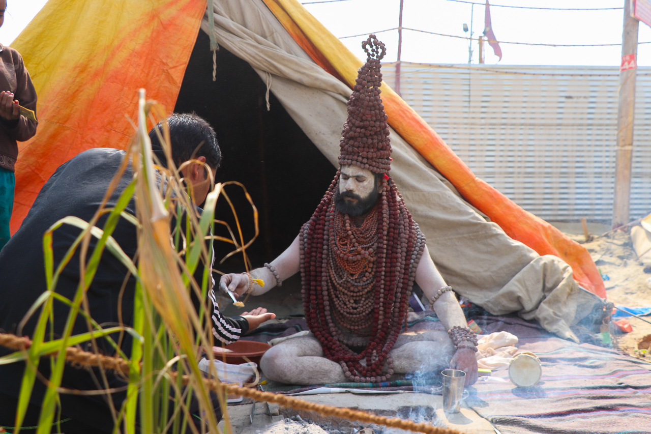 インドのお祭 クンブメーラ 裸のサドゥ naga sadhu ルドラクシャ