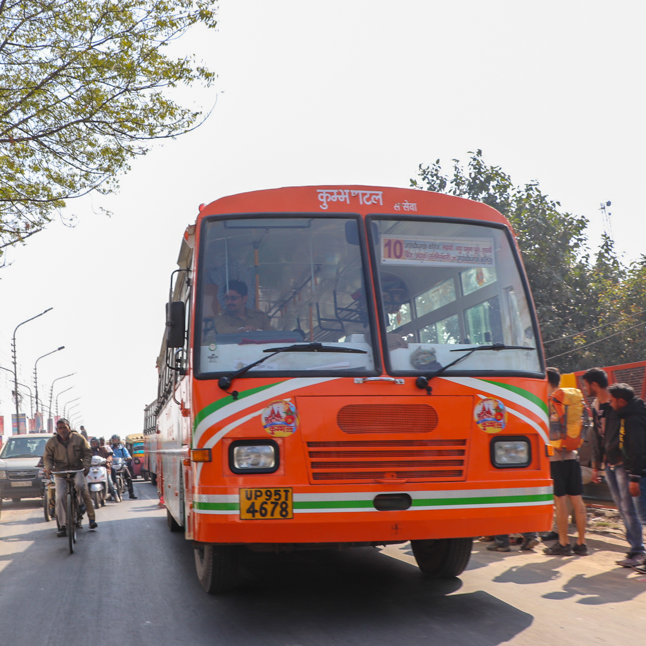 インドのお祭 クンブメーラ 政府の無料バス