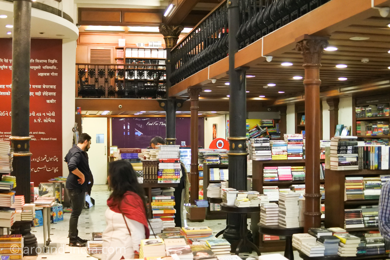 ムンバイの本屋Kitab Khana 店内