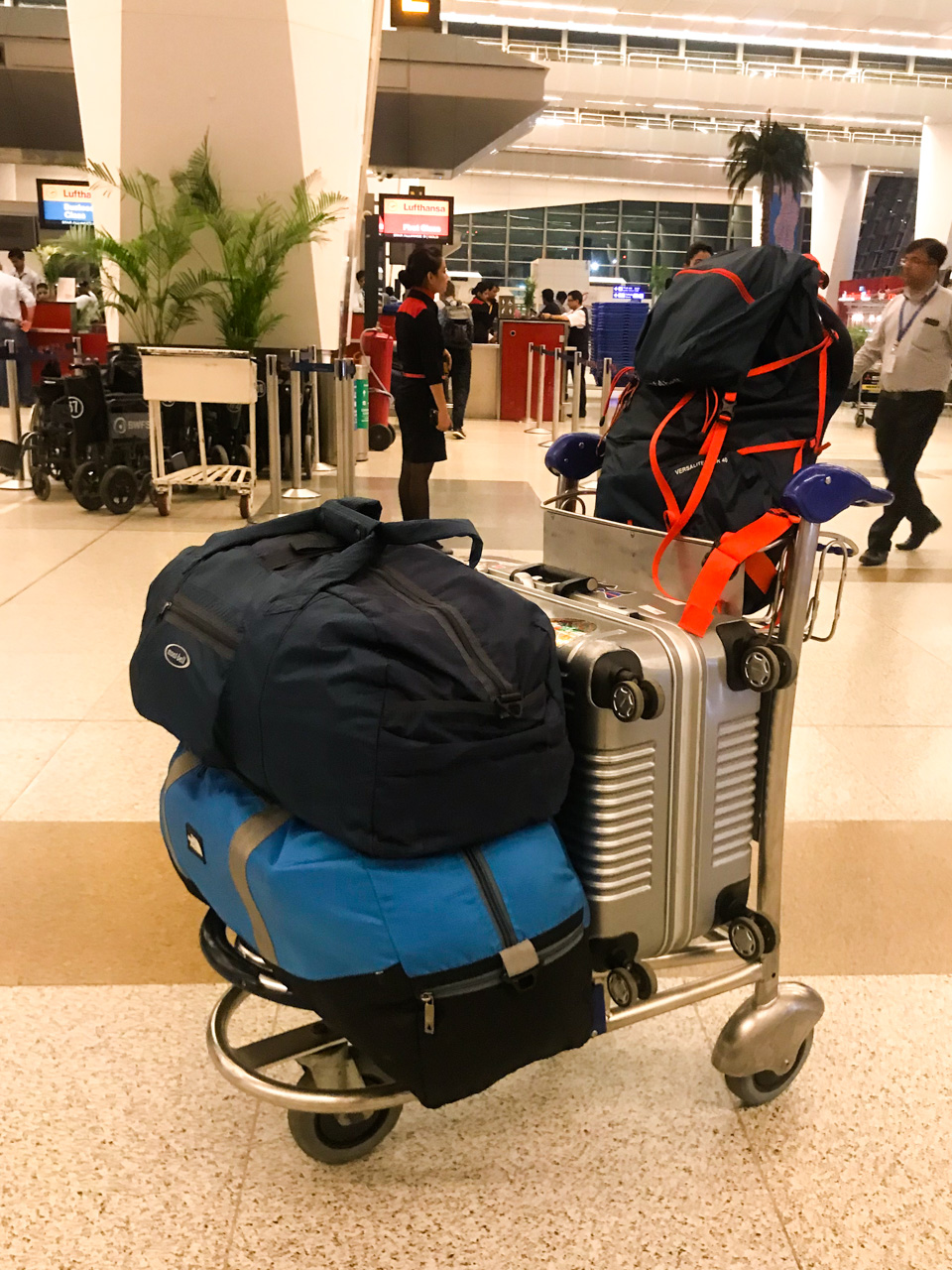 インド旅の持ち物　・スーツケース　バックパック