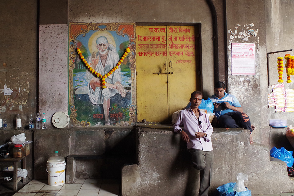 壁に描かれたシルディ・サイババ。ムンバイ