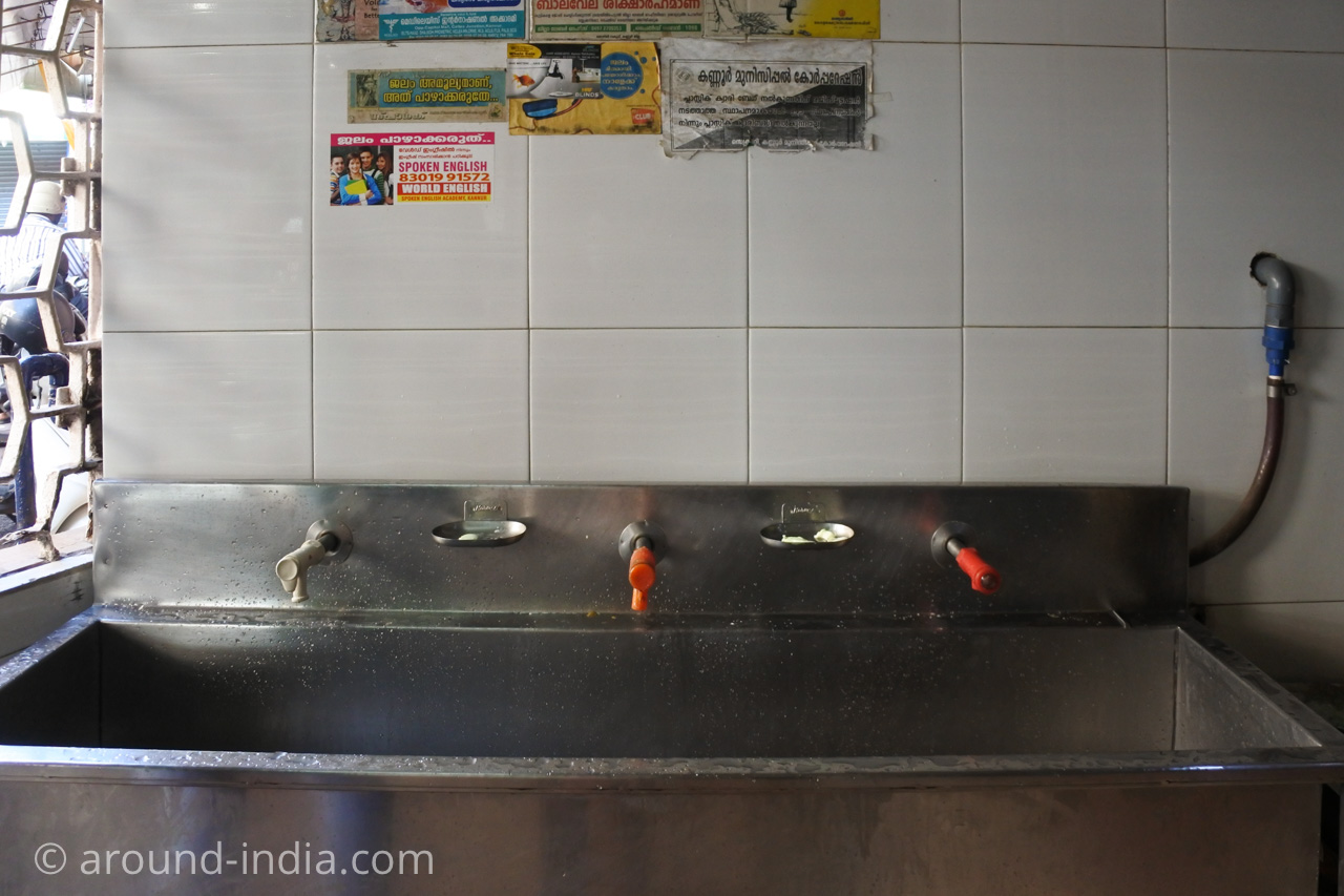 ケララ伝統料理食堂Onakkan Bharati手洗い場
