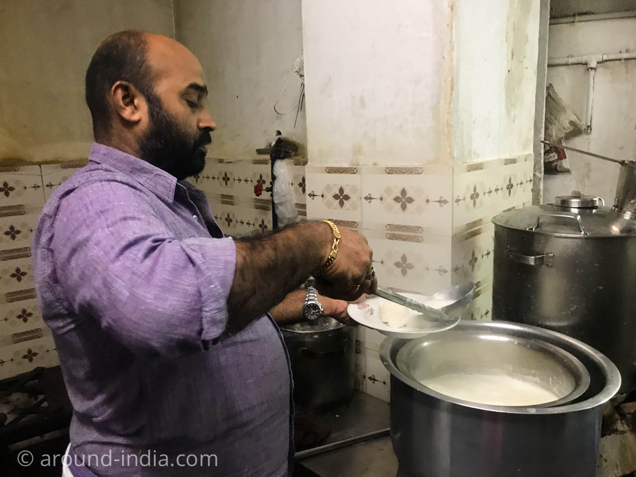 ケララ伝統料理食堂Onakkan Bharati調理場