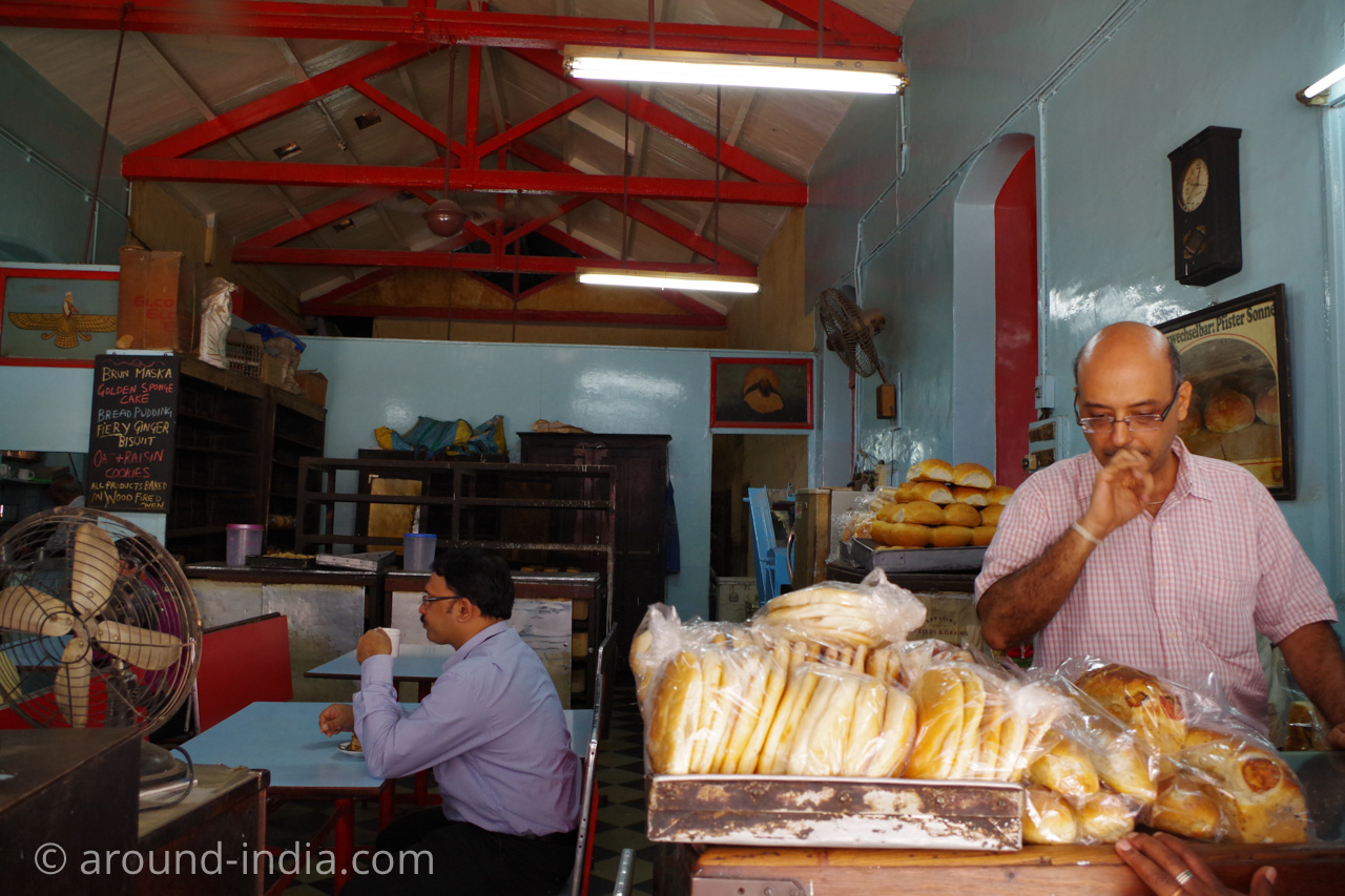 ムンバイのイラニカフェyazdani bakery 