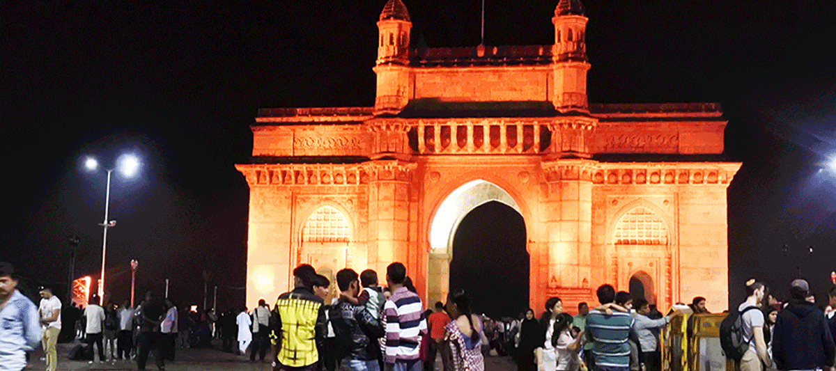 ムンバイのインド門の夜