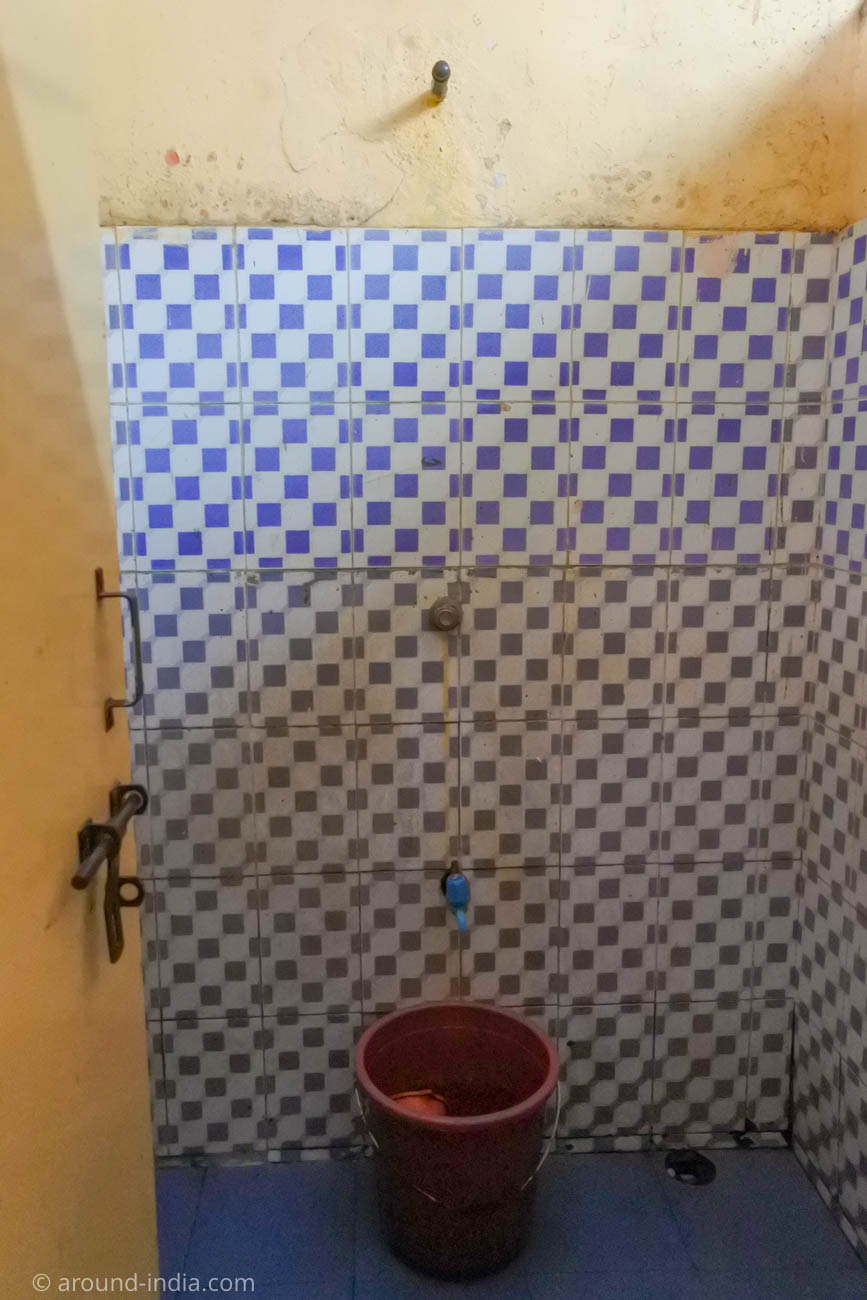 インド・マンガロール駅、女性用待合室のシャワールーム