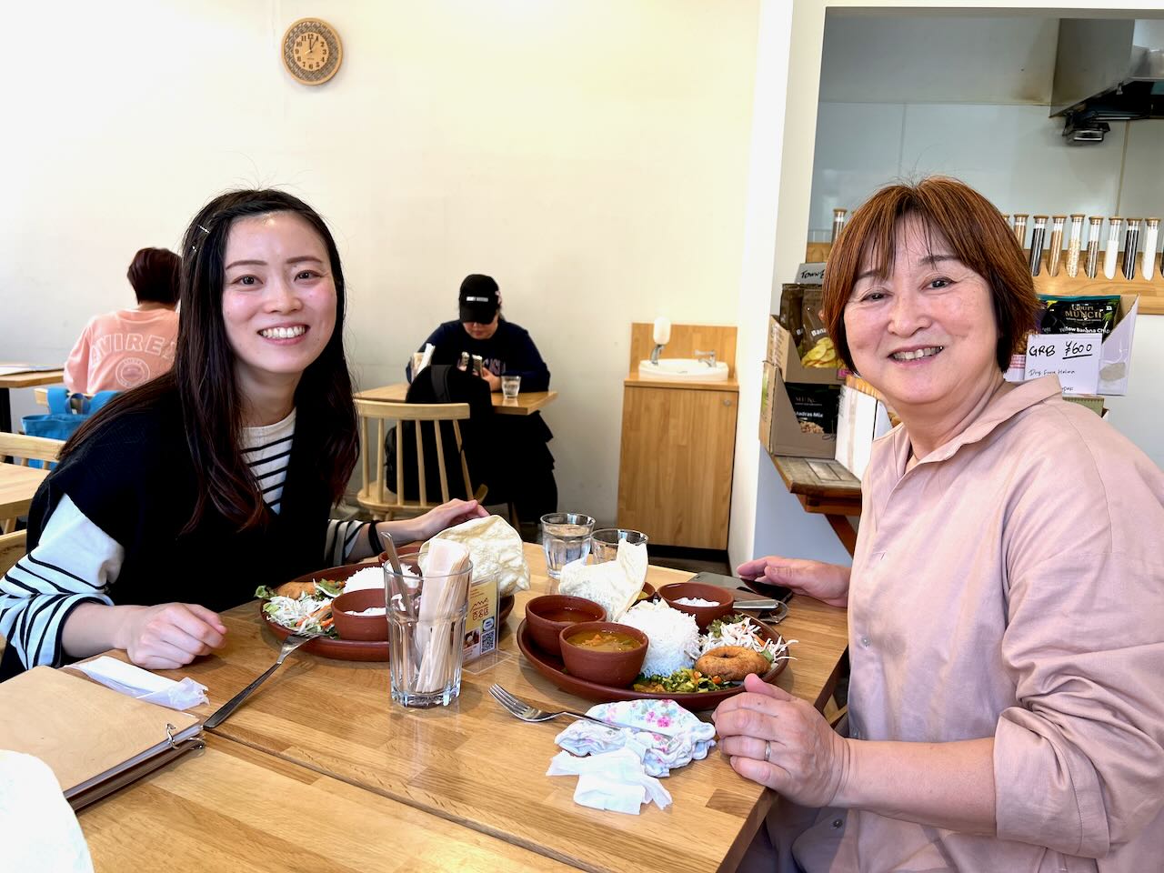 ケララ・アーユルヴェーダ・リトリートご参加のエリさんとアミさん