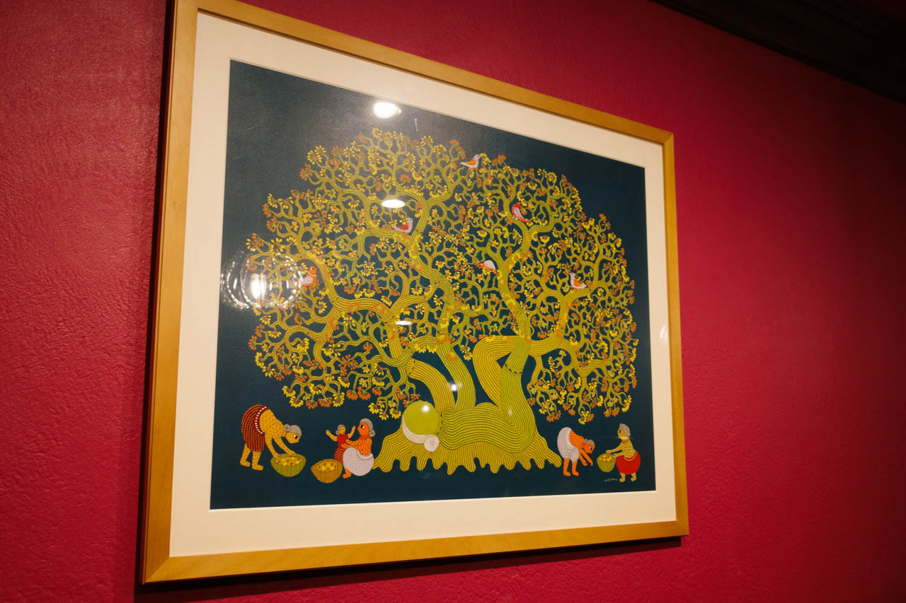 神田 Gondに飾られたゴンド画 Touch the gond