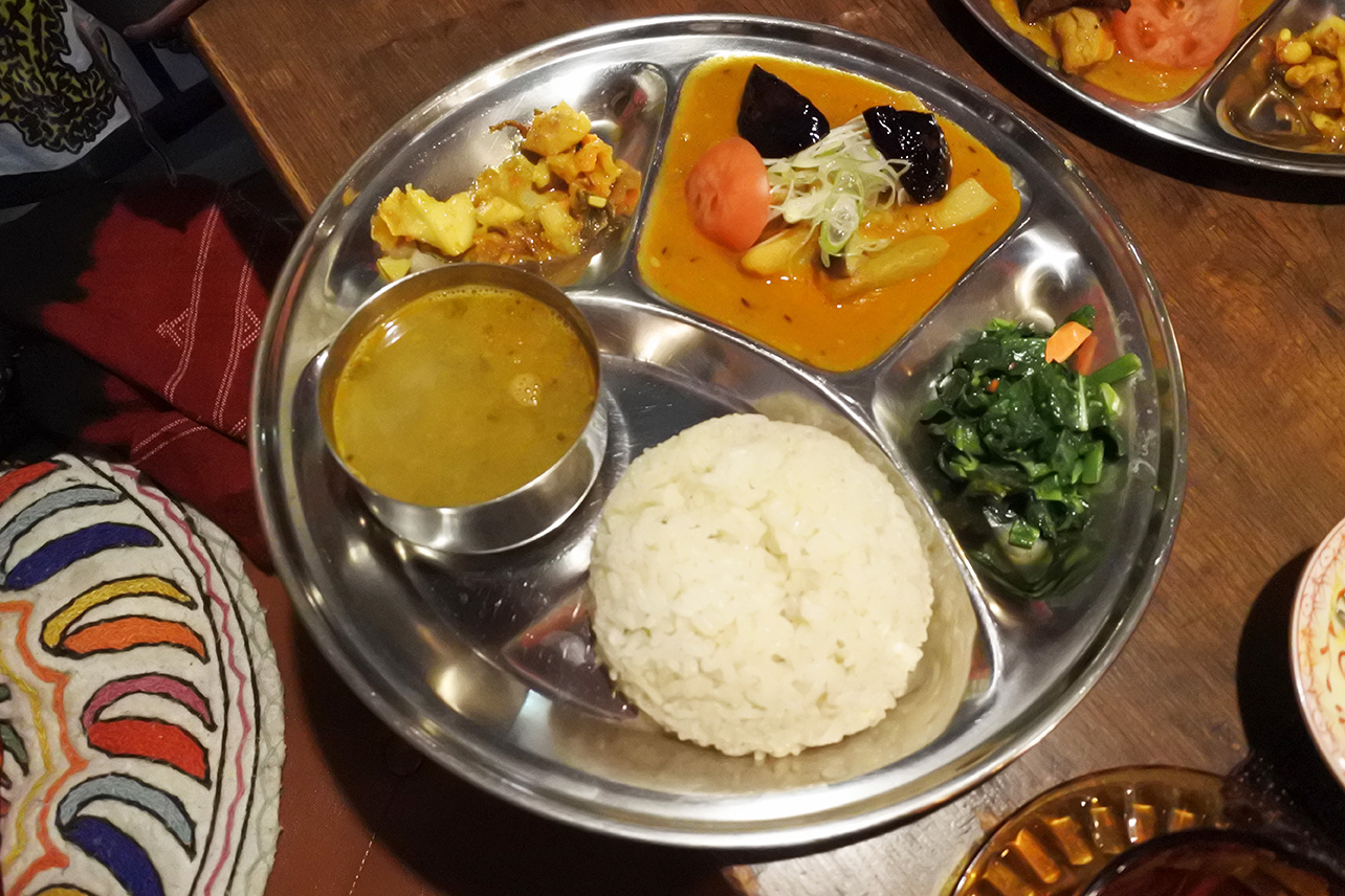 南林間ネパール料理チャンドラ・スーリヤ、ダルバート定食