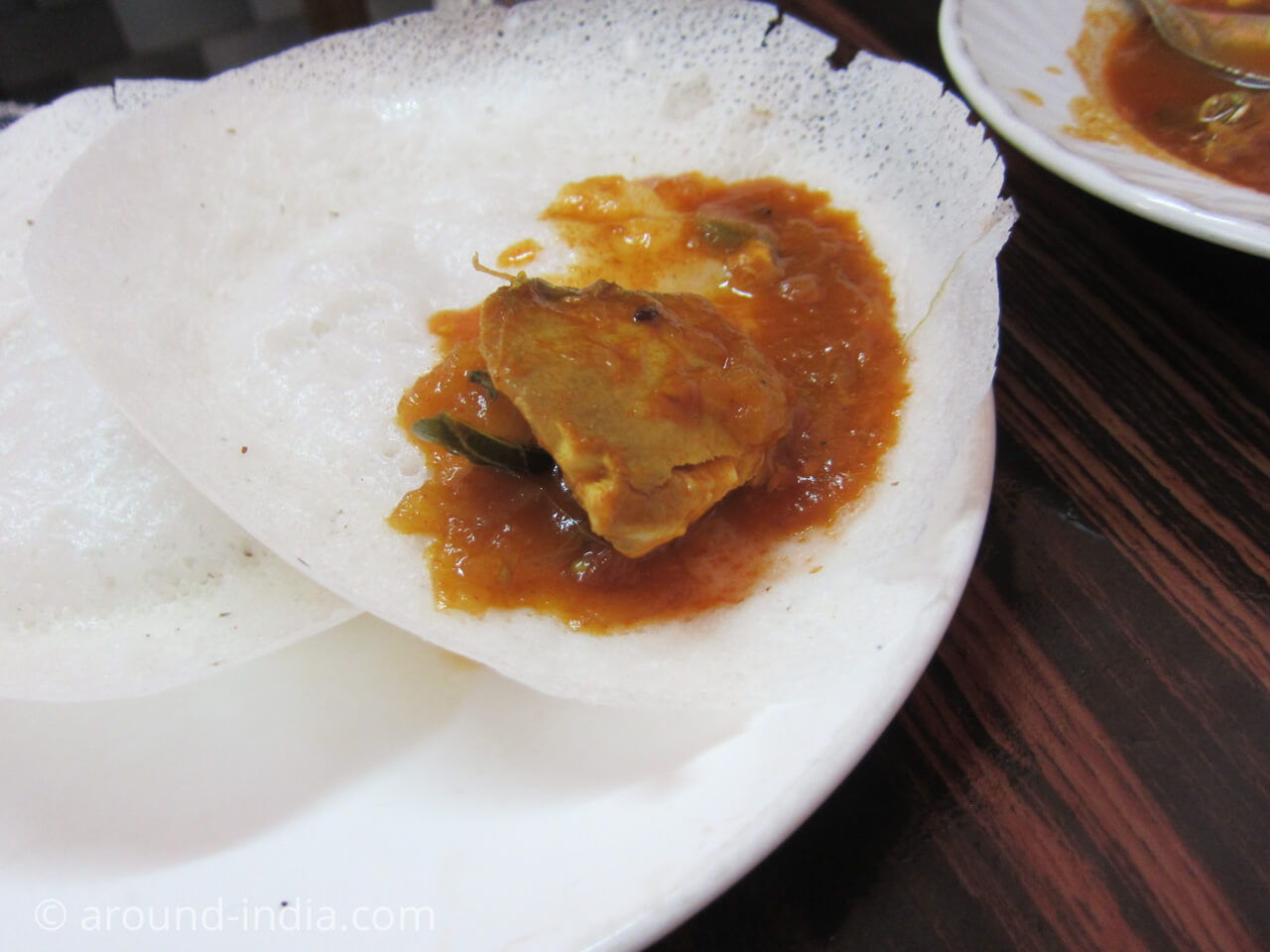 カヌールの食堂Sharanya のアッパムとフィッシュカレー
